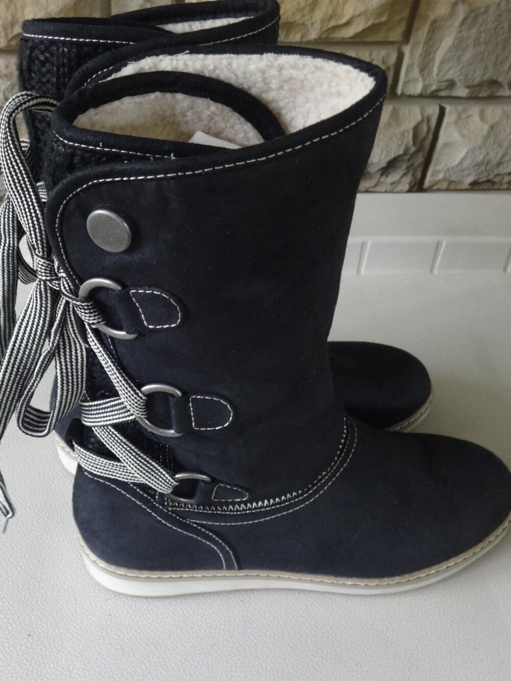 White Mountain Trivio Black winter boots women's size 10M, faux fur lining VGC